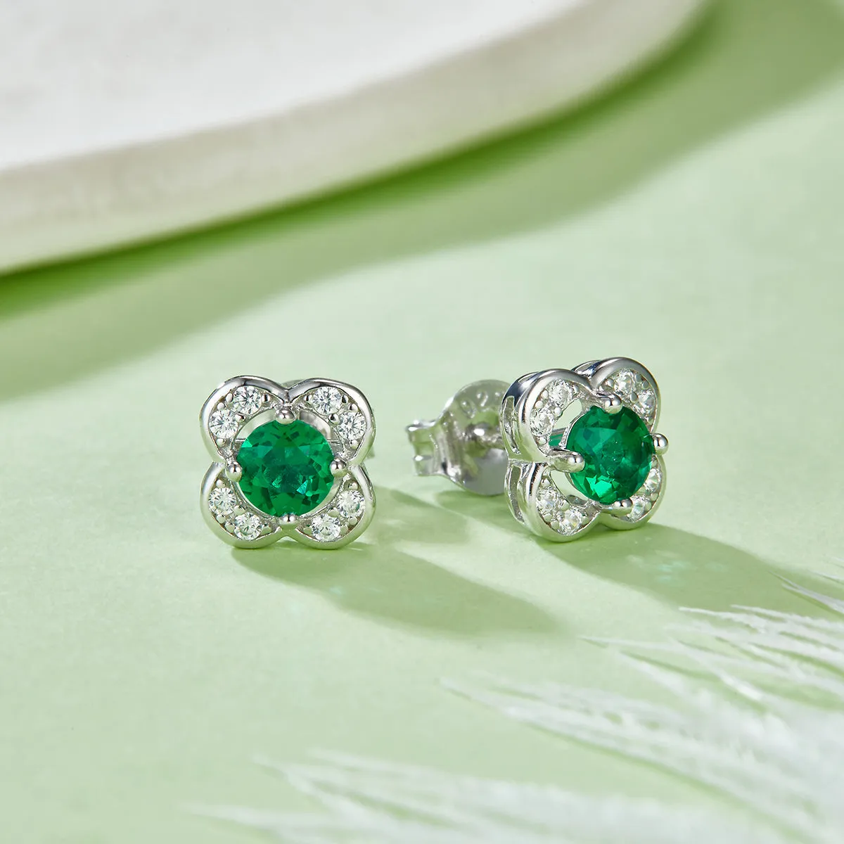 0.45 Carat Round Lab-Created Emerald Clover Stud Earrings in S925 Silver with Platinum Finish