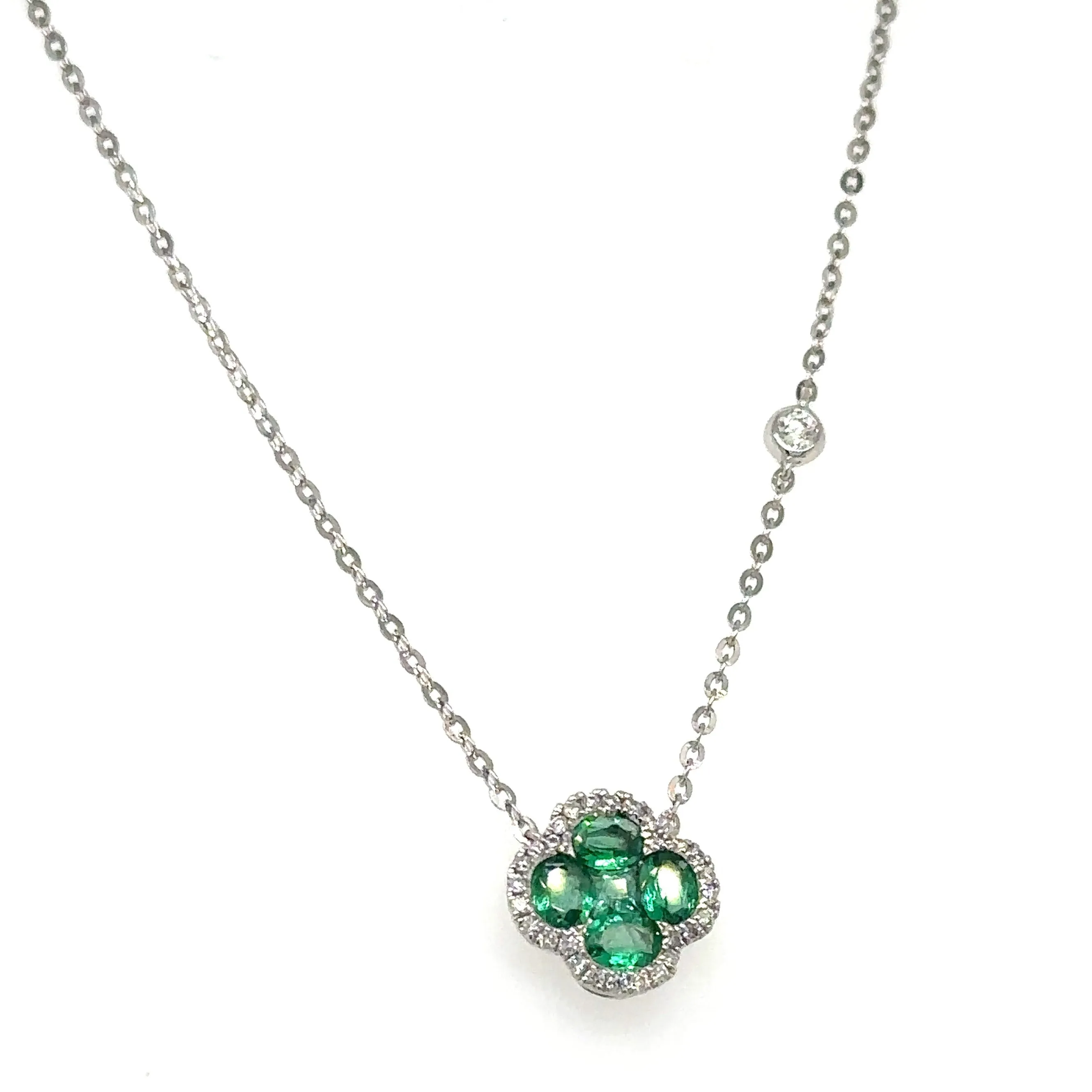 0.69ct tw Green Emerald Clover Flover Shape Pendant Necklace