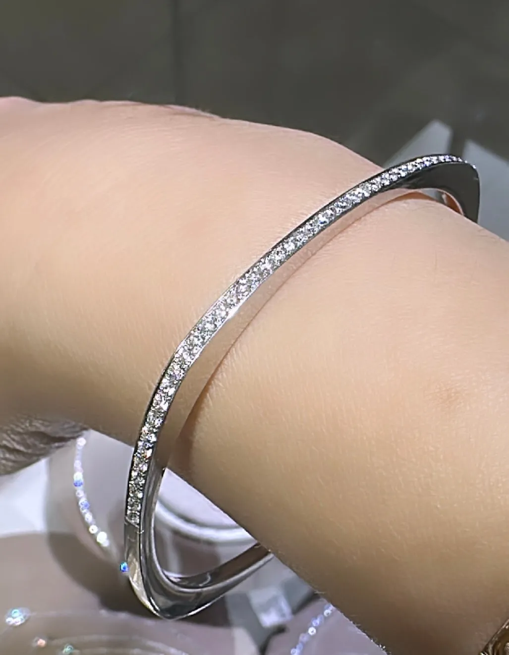 1.00ct tw Diamond White Gold Bangle Bracelet