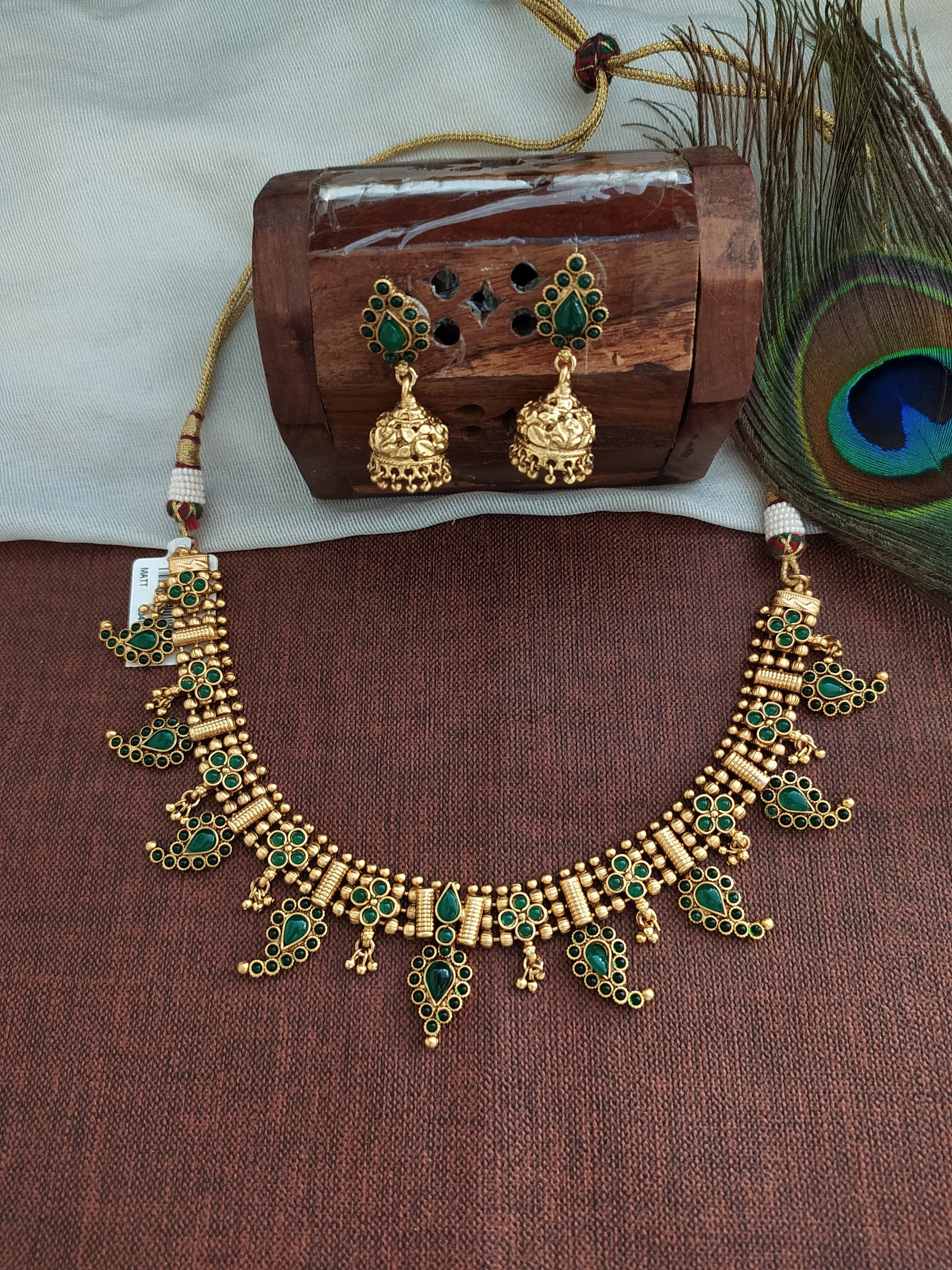 Antique Mango Design Emerald Necklace Set