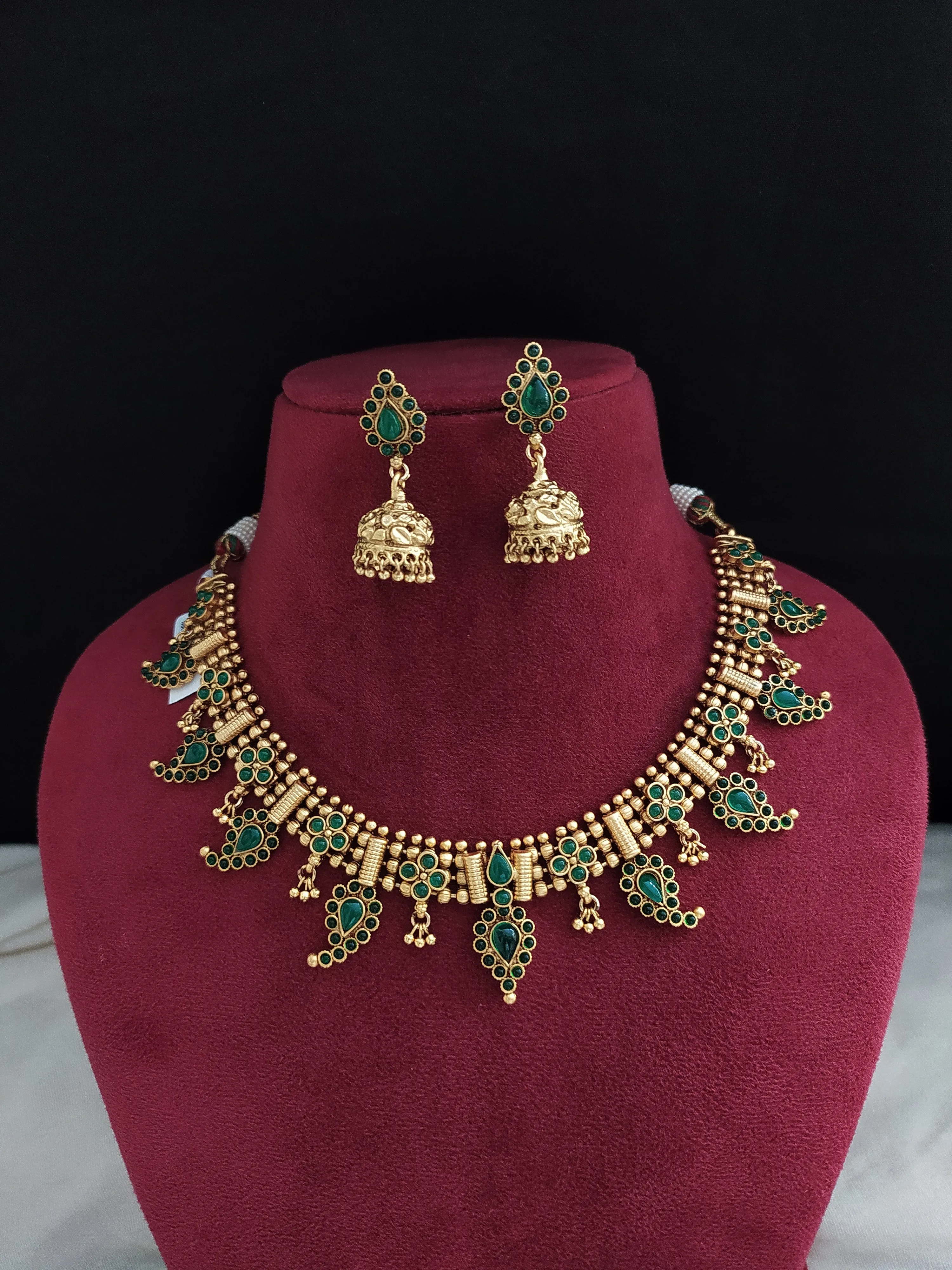 Antique Mango Design Emerald Necklace Set