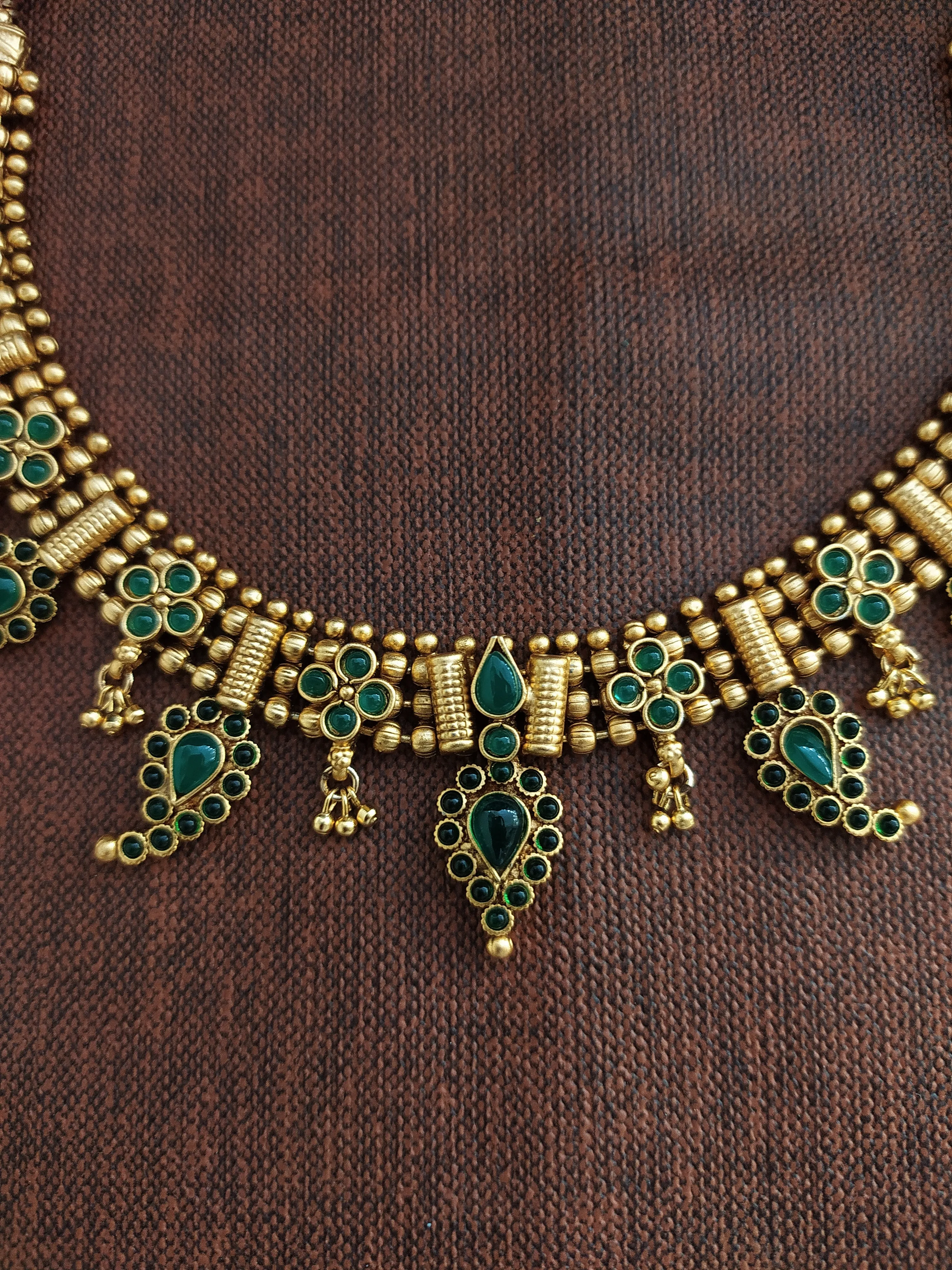 Antique Mango Design Emerald Necklace Set