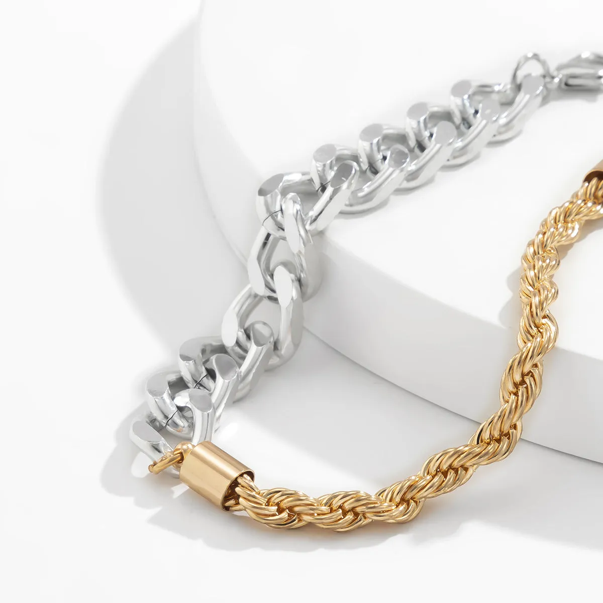 Contrasting two-color adjustable twist chain bracelet