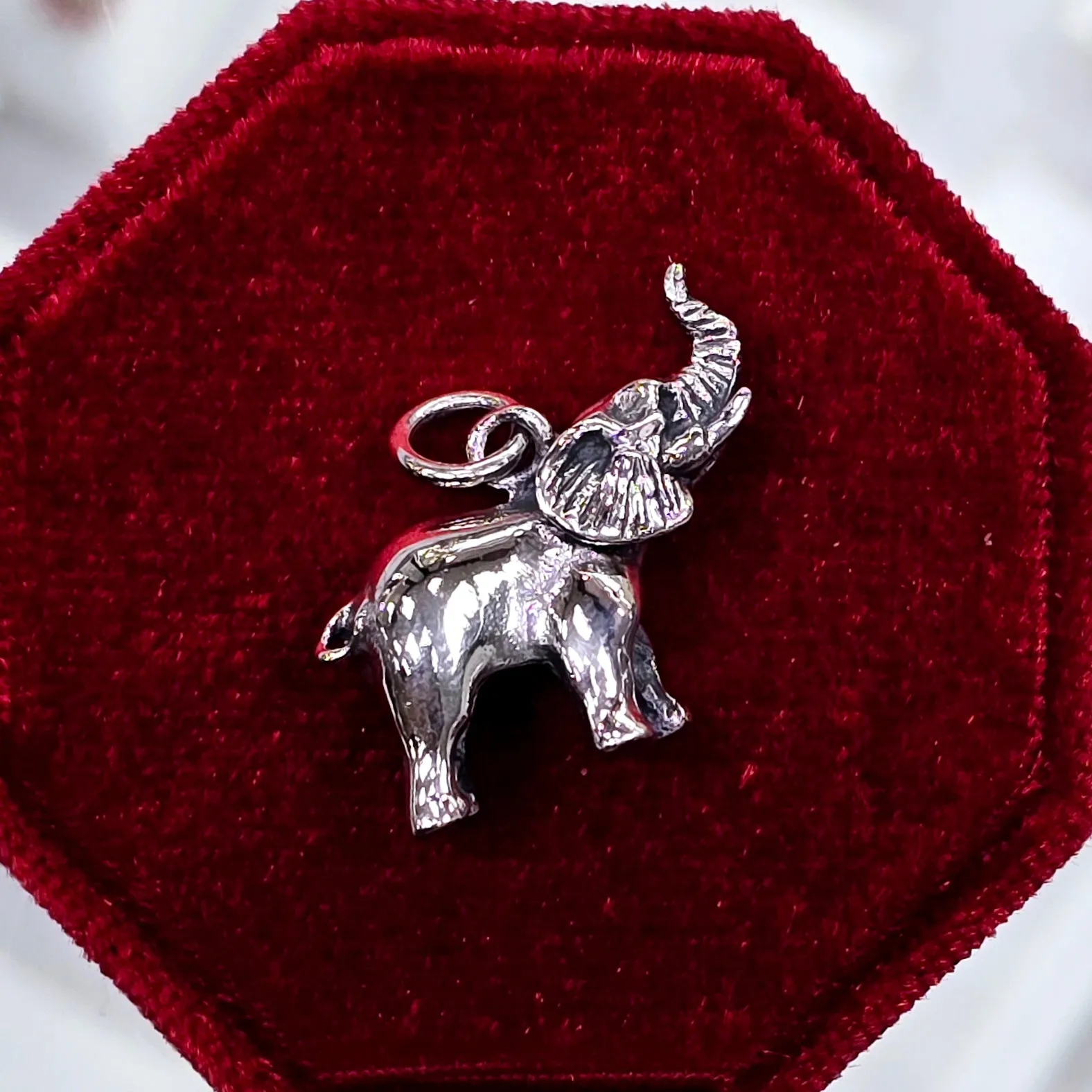 D2028 Elephant Pendant