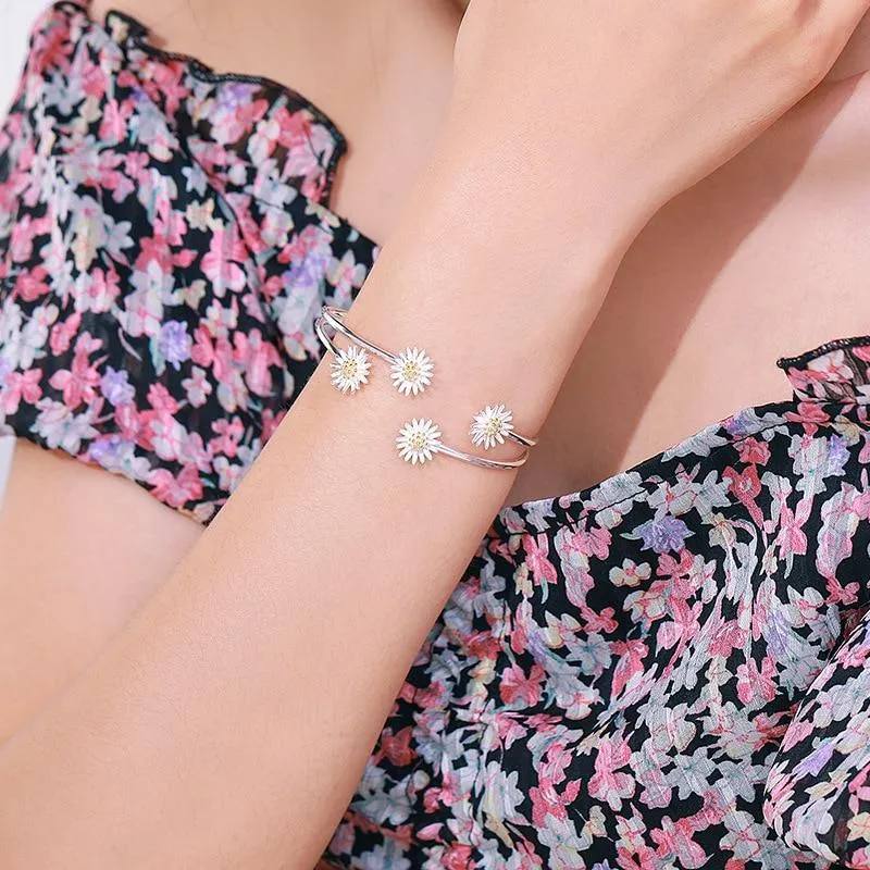 Daisy Charm Bangle