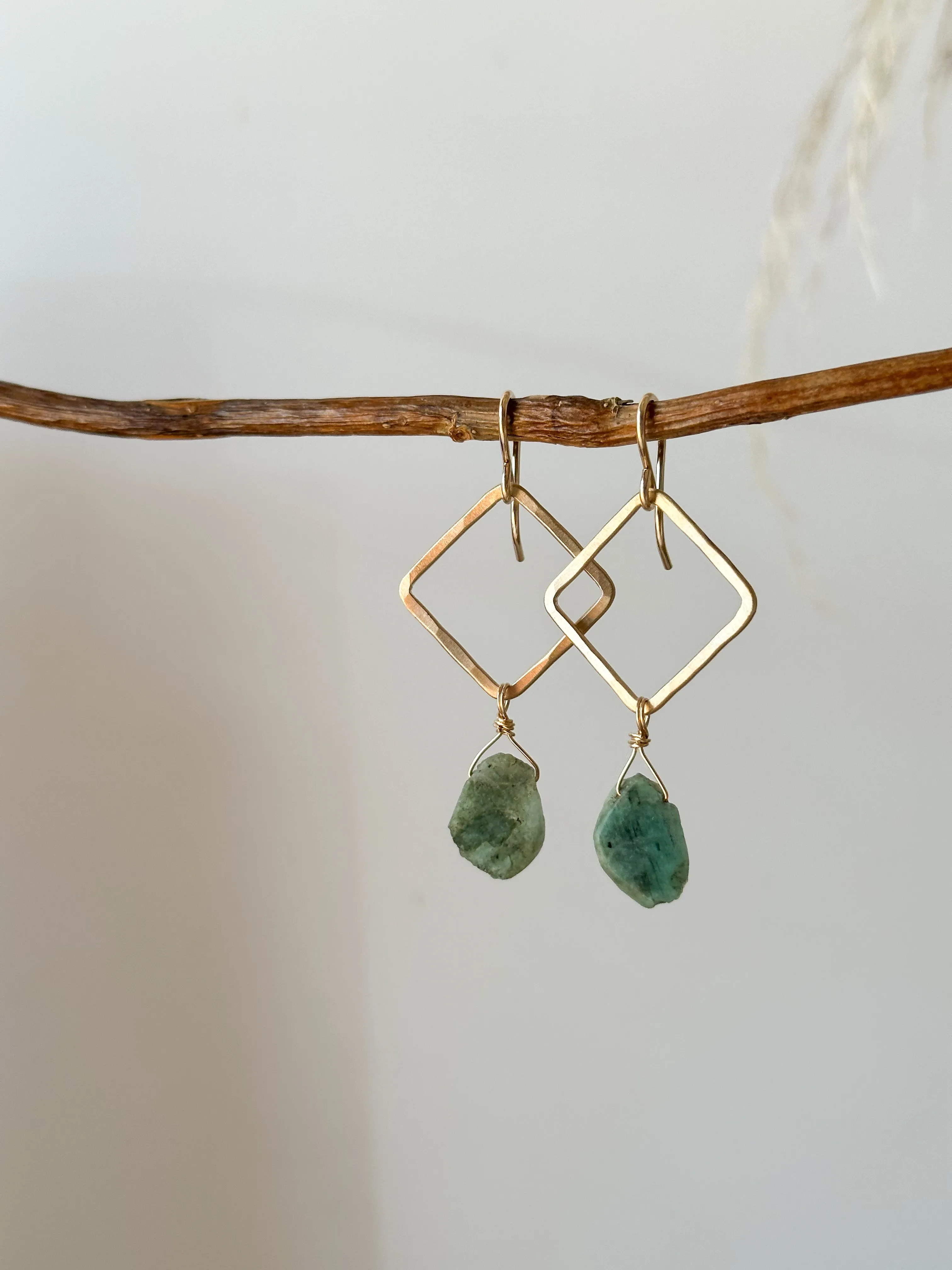 E2312 - yellow gf square hoop earrings with emerald slice stone