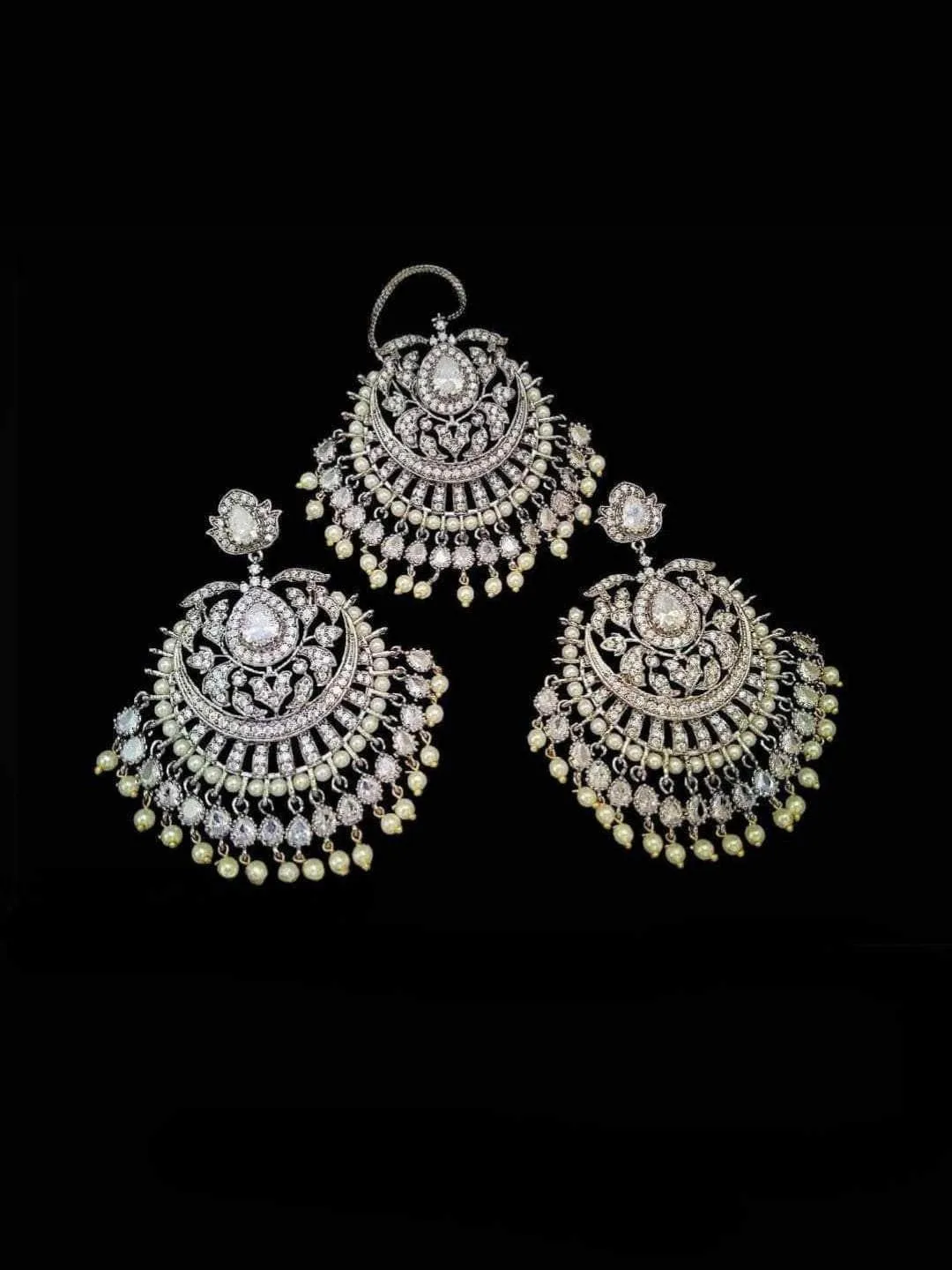 Emerald Chand Bali Earrings With Mang Tikka