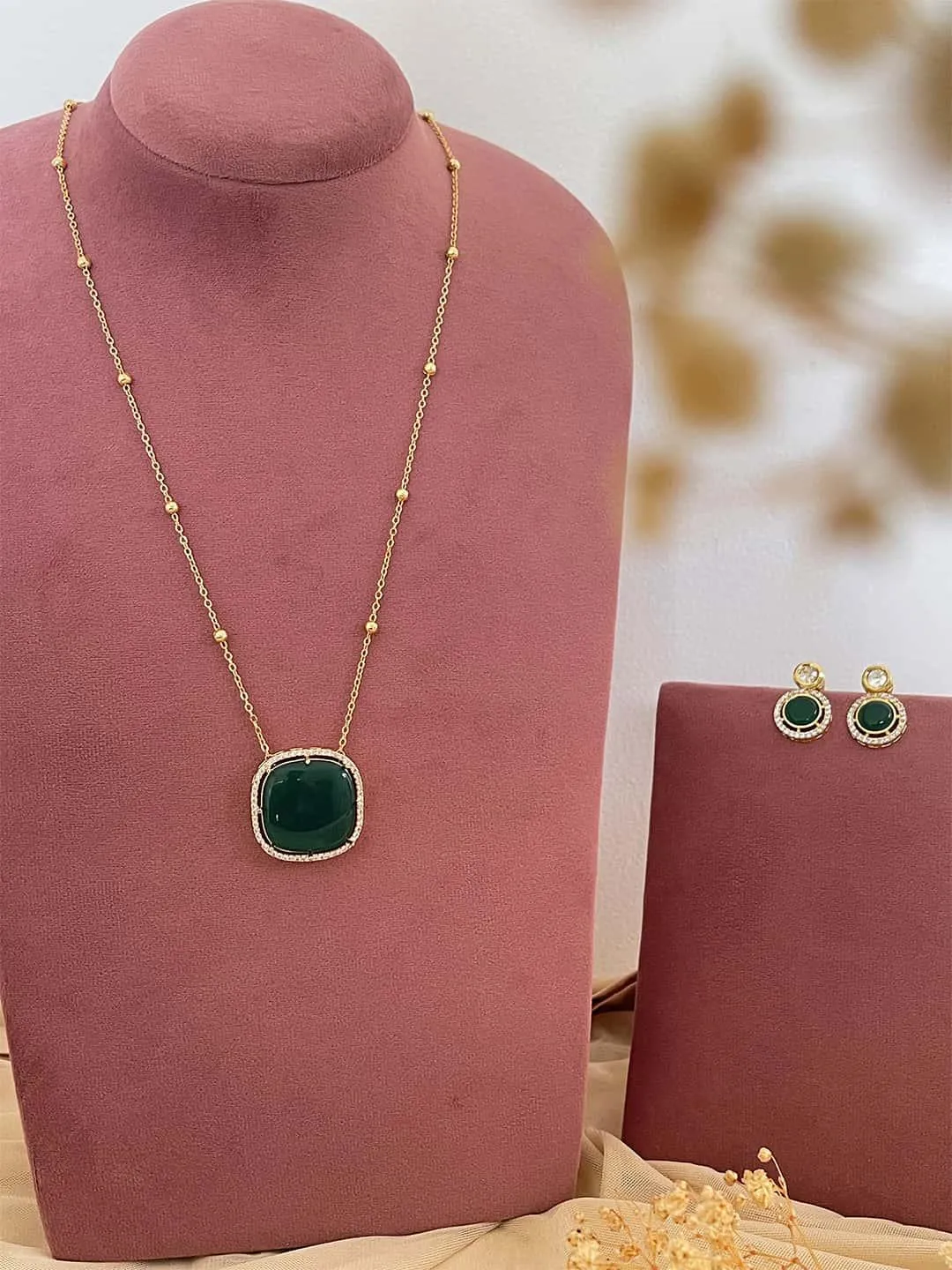 Emerald Glow Pendant Necklace