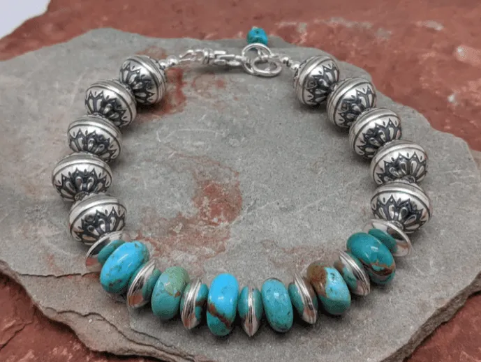 Laura Ingalls Women's Kingman Turquoise Rondelle Silver Flower Bead Bracelet B-450