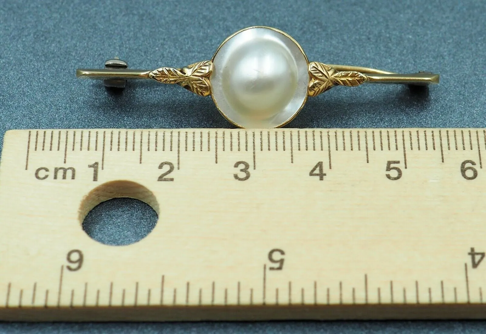 Mabe Pearl 18ct Yellow Gold Leaf & Bar Brooch