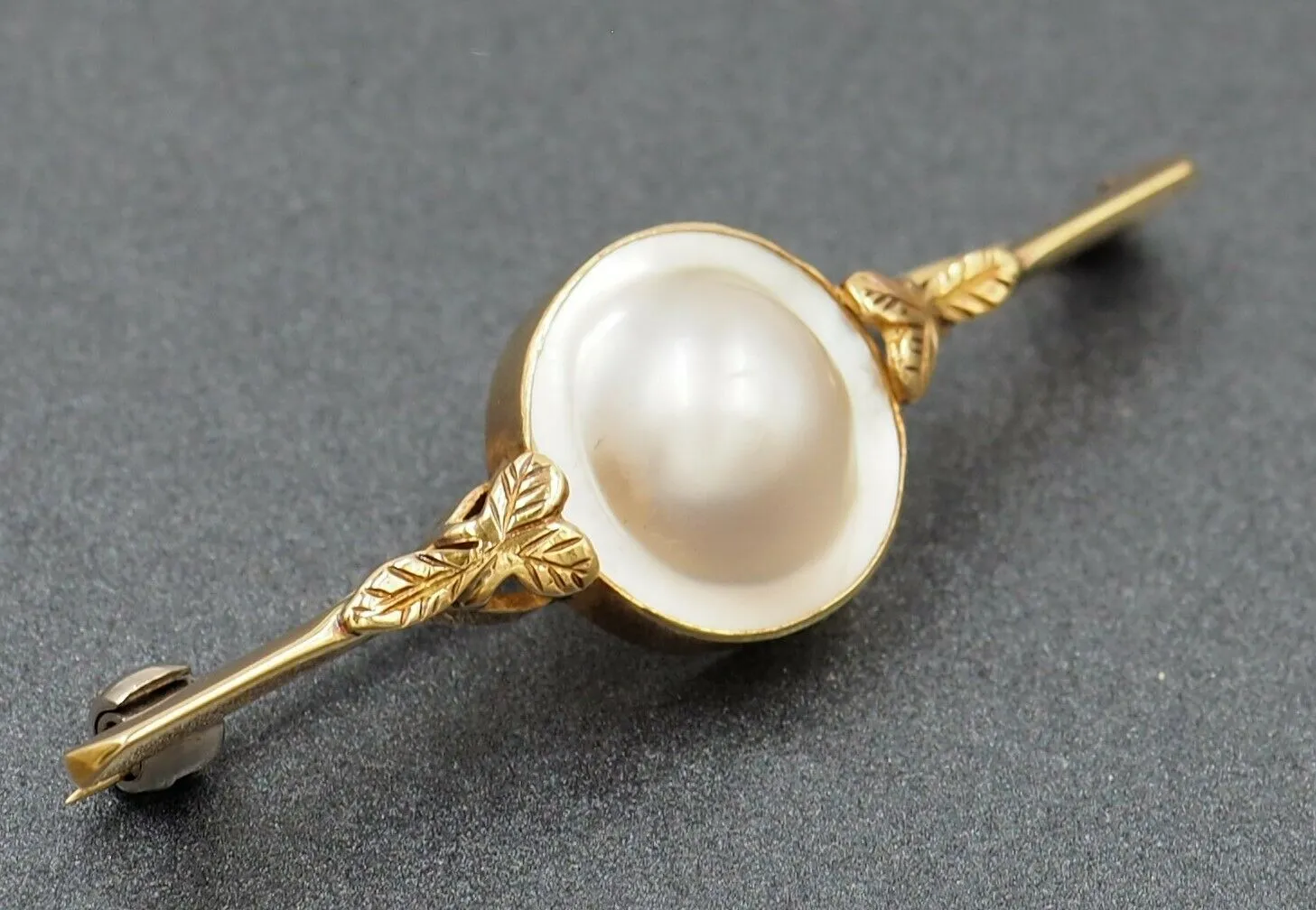 Mabe Pearl 18ct Yellow Gold Leaf & Bar Brooch