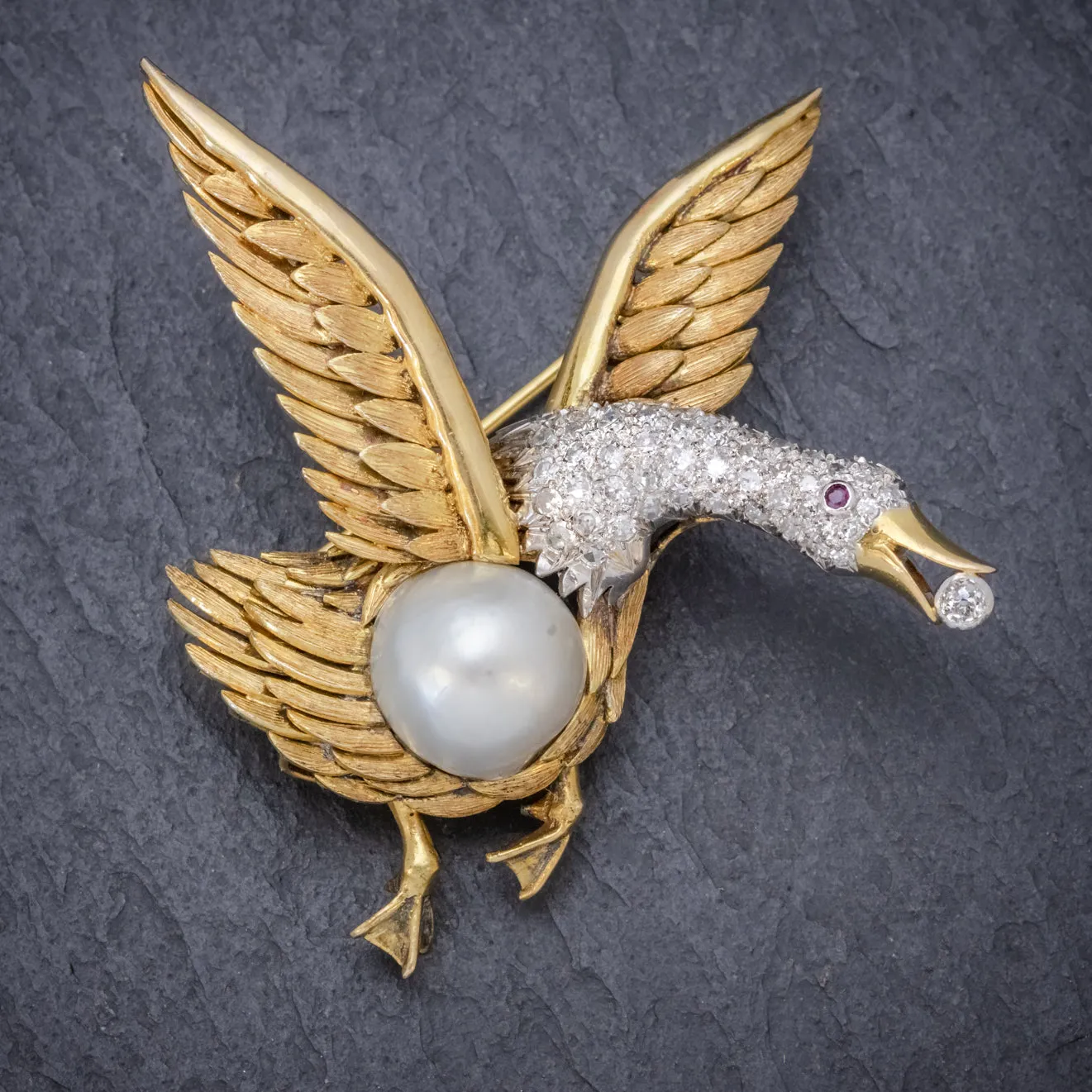 Vintage Diamond Swan Brooch 18ct Gold 2.50Ct Diamond Pearl Egg